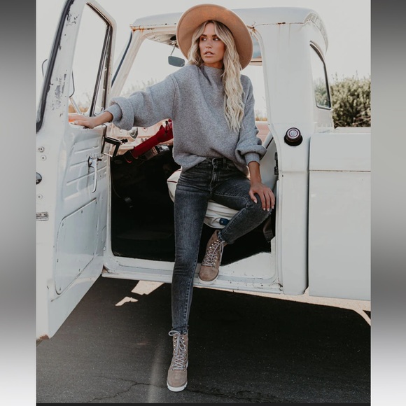 VICI Amsterdam Mock Neck Sweater - Picture 4 of 11